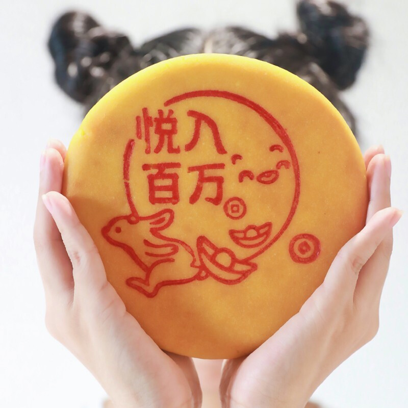 悅?cè)氚偃f 閩南大悅餅 香芋蛋黃肉松 廣式月餅 500g*2盒 禮盒裝包裝禮盒產(chǎn)品包裝創(chuàng)意設(shè)計(jì)欣賞(圖2)